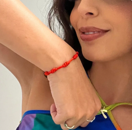 Cliente usando a pulseira