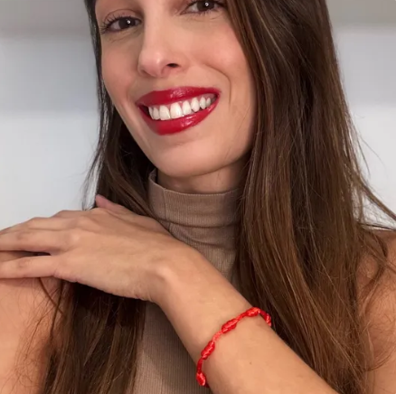 Cliente usando a pulseira